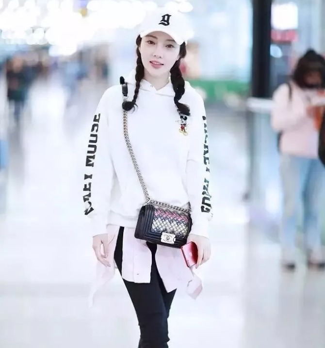 今年秋冬最chic！原來短發(fā)和帽子這么配??！