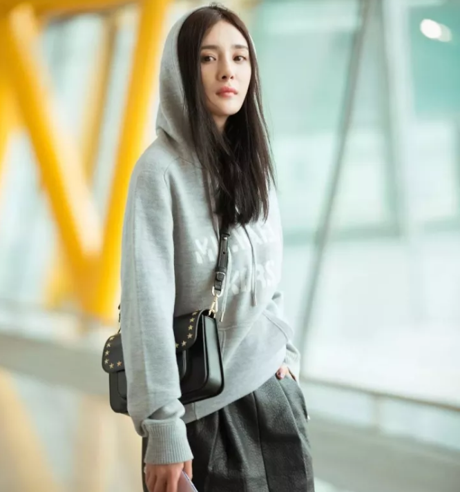 今年秋冬最chic！原來短發(fā)和帽子這么配?。? border=