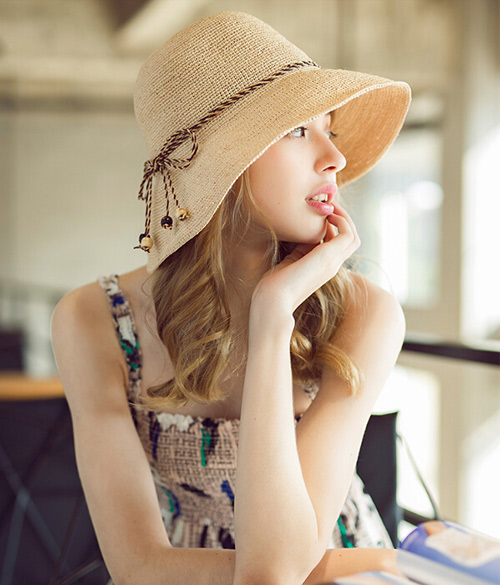 25-30歲搭配防曬顯氣質(zhì)拉菲草帽該如何呢? 25-30歲搭配防曬顯氣質(zhì)拉菲草帽該如何呢?