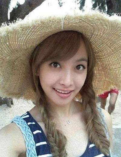 看看女星們花式戴草帽的帽子戲法！